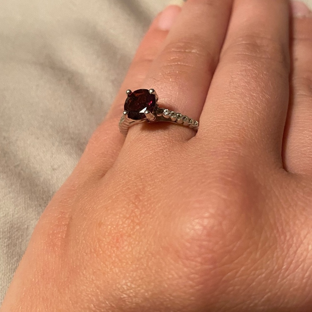 Beautiful solitaire ring - Picture 2 of 3